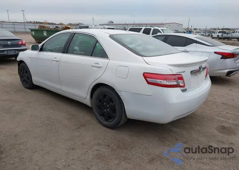 2010 Toyota Camry Le z USA, uszkodzony, nr VIN 4T4BF3EK6AR072870